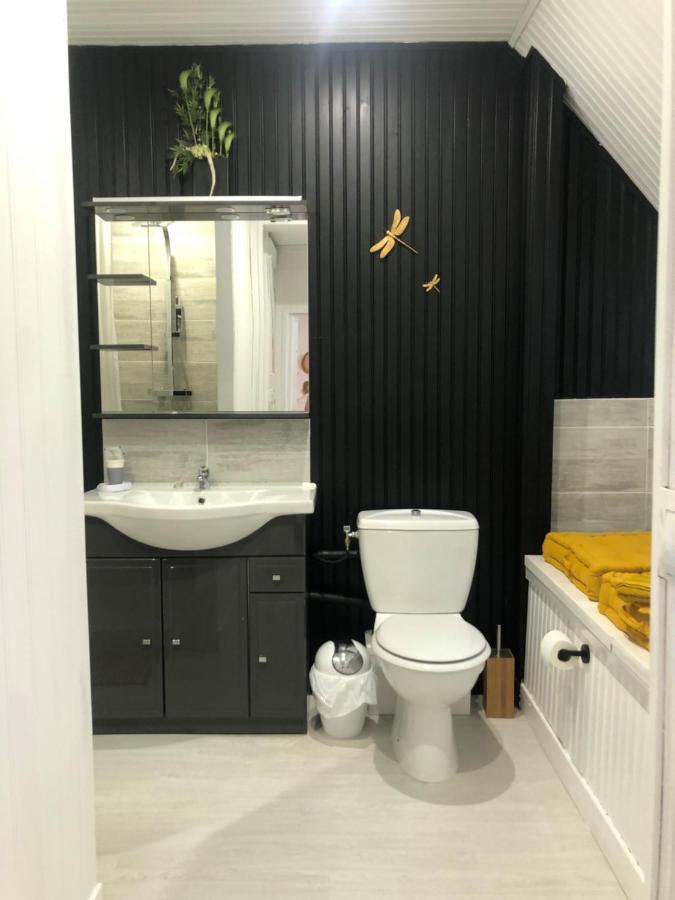 Grande Chambre Familiale Jaune Tout Bonnement Bien Putot-en-Auge Exterior photo