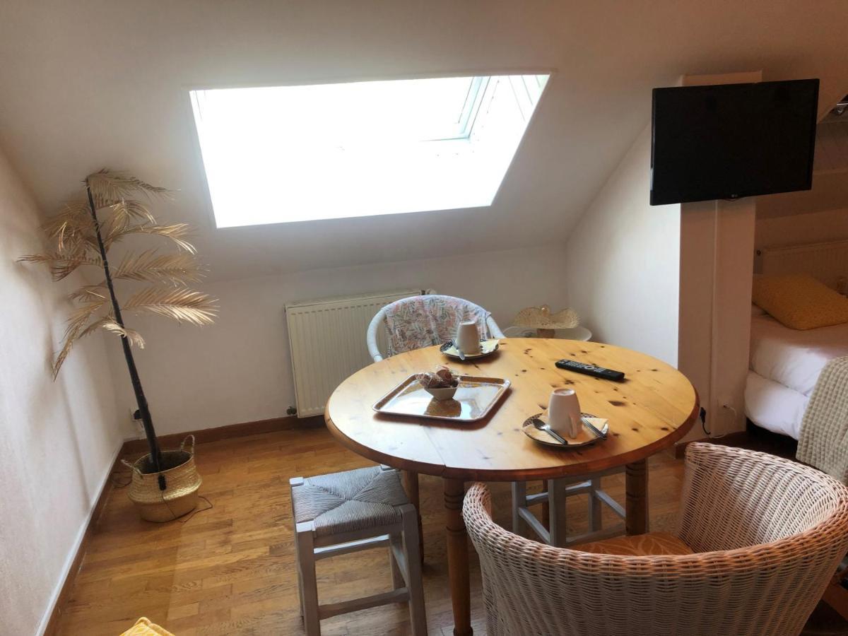 Grande Chambre Familiale Jaune Tout Bonnement Bien Putot-en-Auge Exterior photo