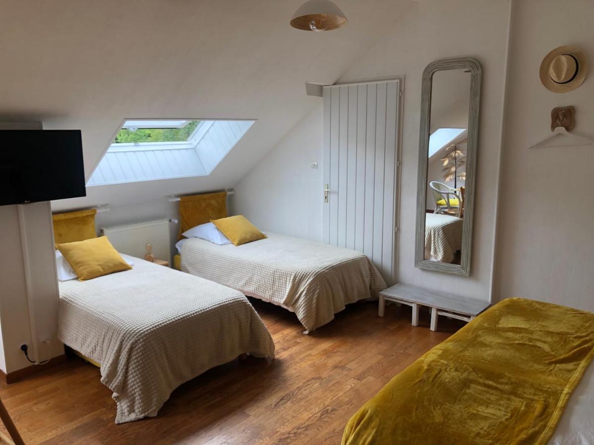 Grande Chambre Familiale Jaune Tout Bonnement Bien Putot-en-Auge Exterior photo